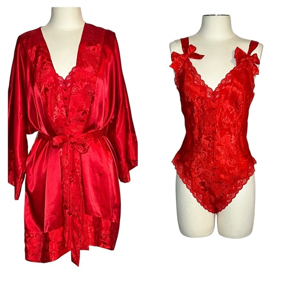 Victoria's Secret Other - Vintage Victoria’s Secret Gold Label red floral damask satin & lace robe and ted
